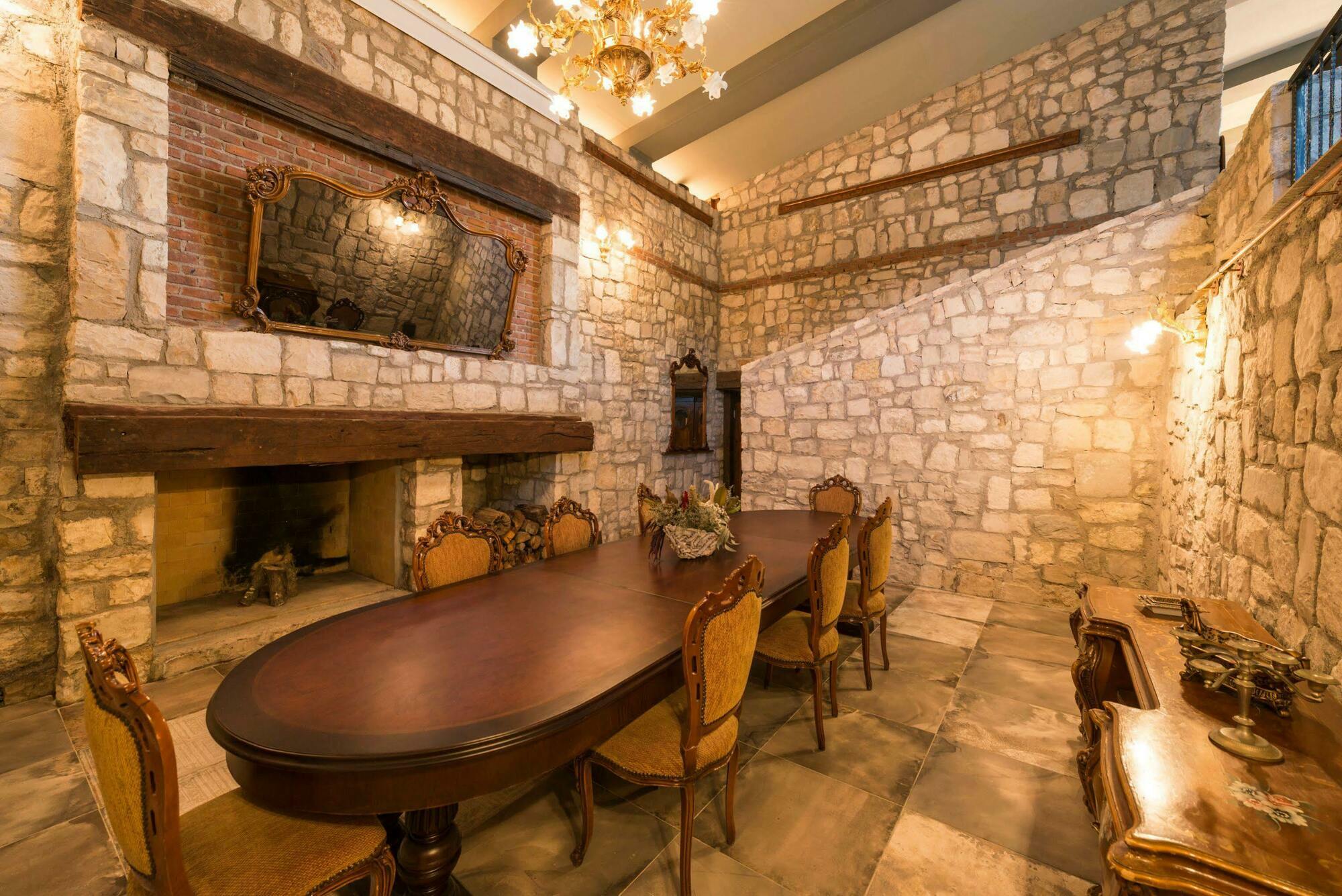 Manej Urla Hotel 3*